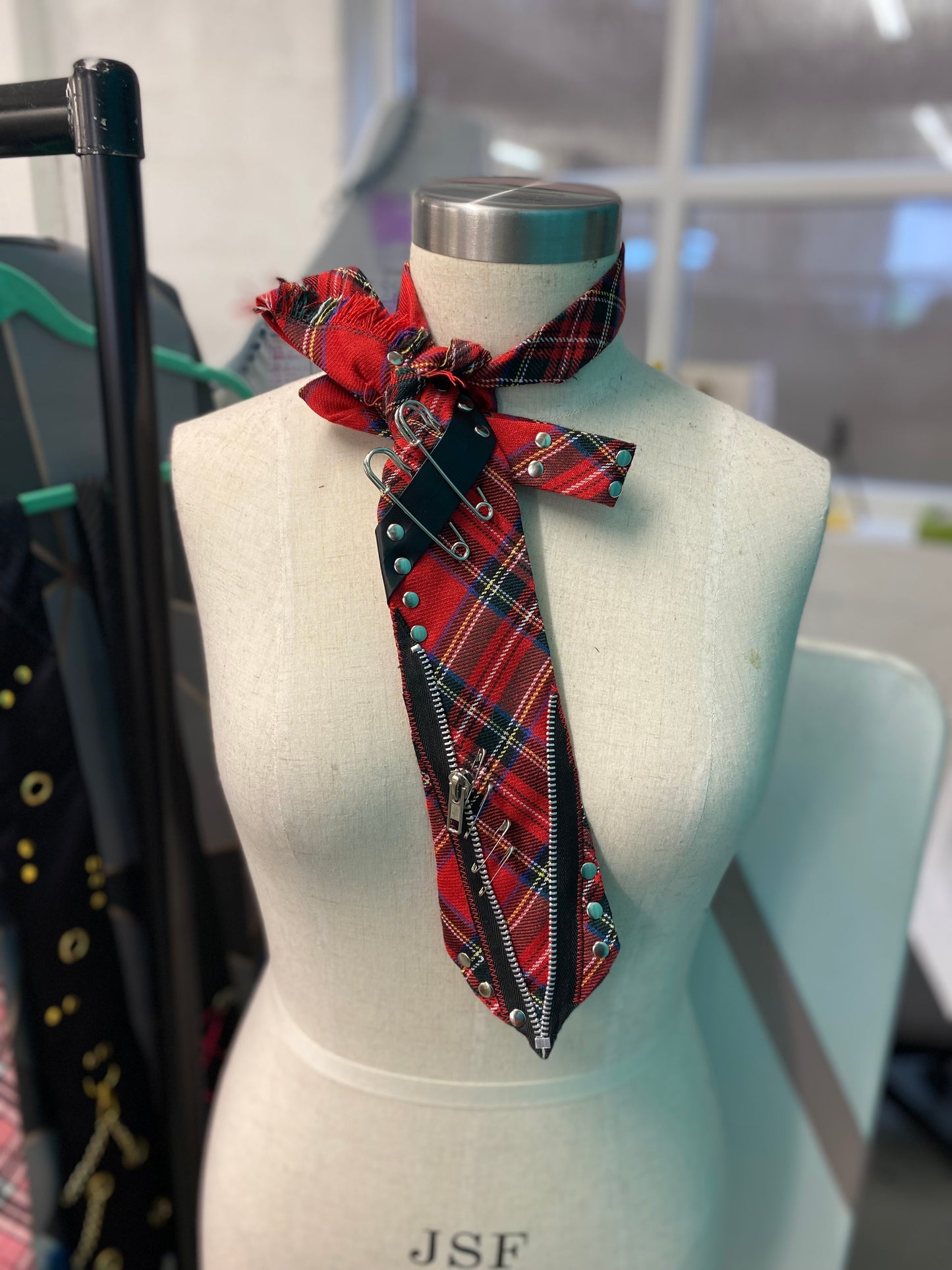 Vivienne Tie