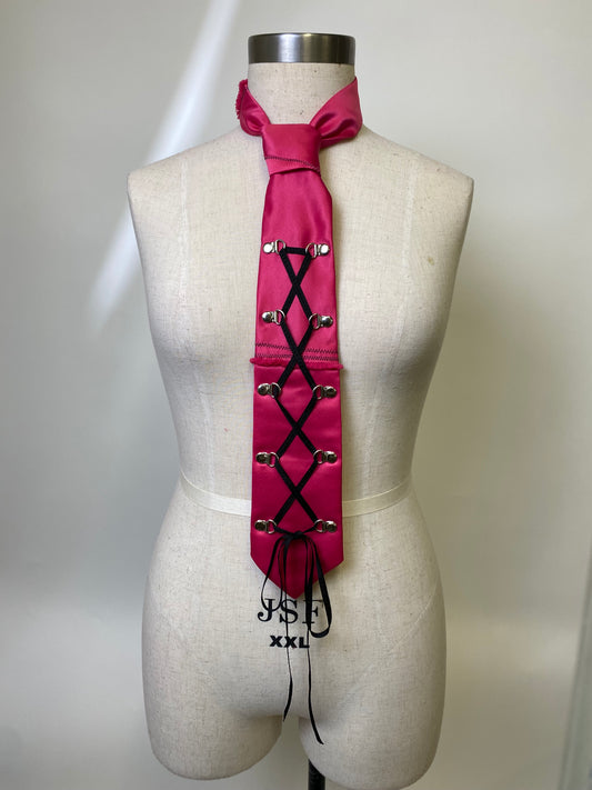 Avril Tie