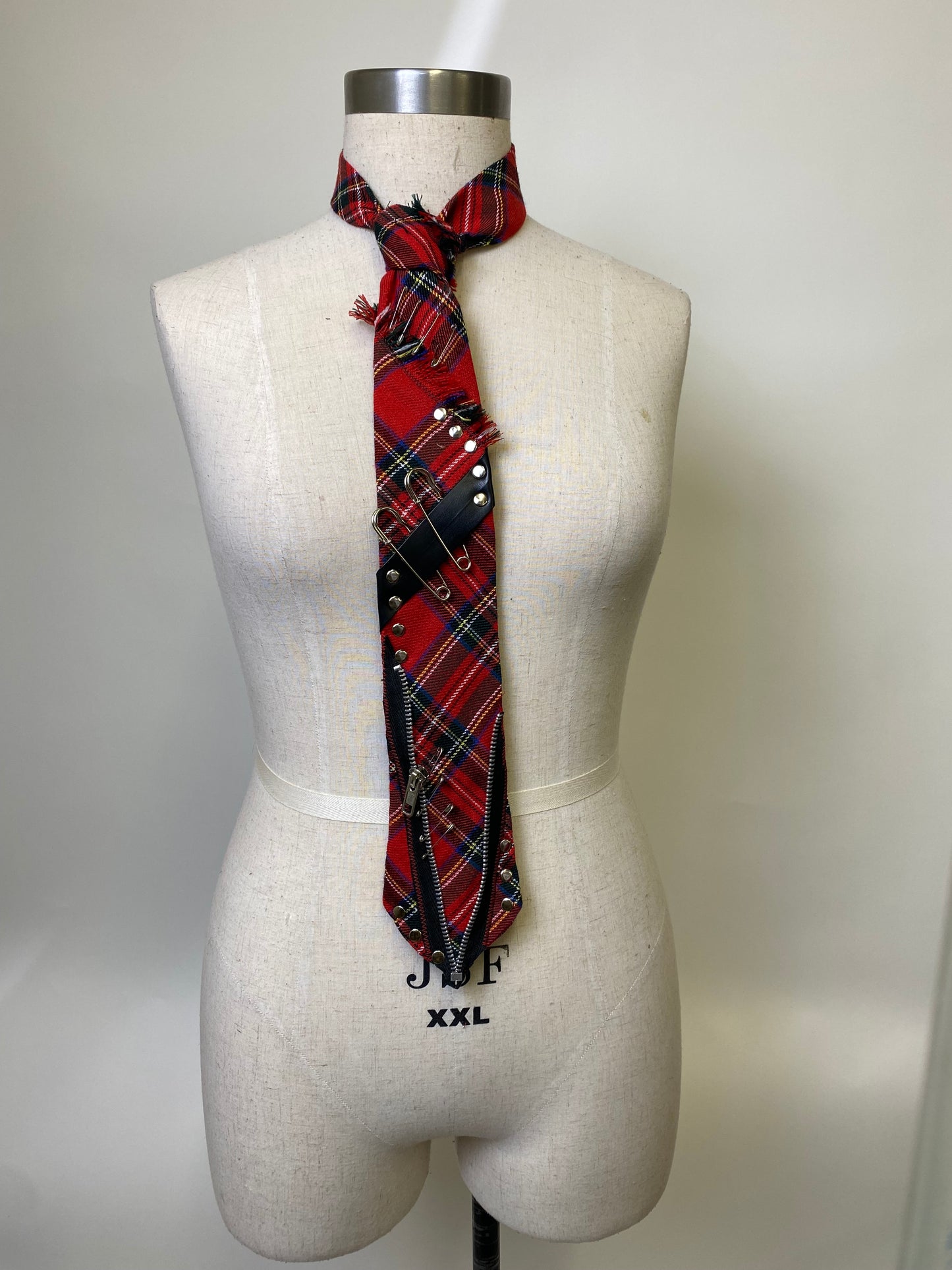 Vivienne Tie