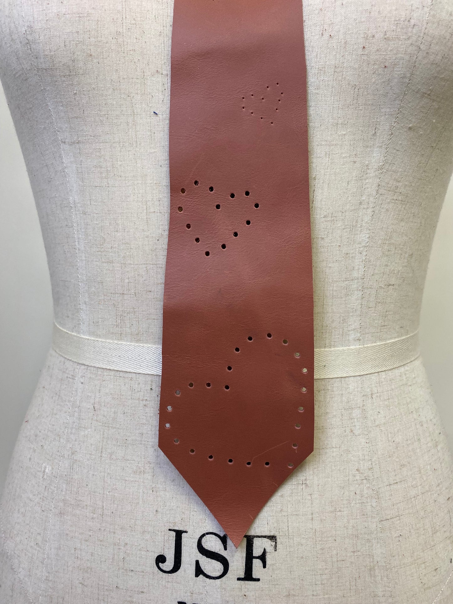 LAVERNE Leather Tie